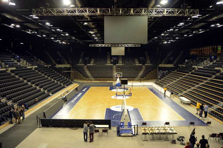 Die neue EWE Arena, eine Mehrzweckhalle für 27,4 Millionen Euro, wurde pünktlich in Oldenburg eingeweiht.