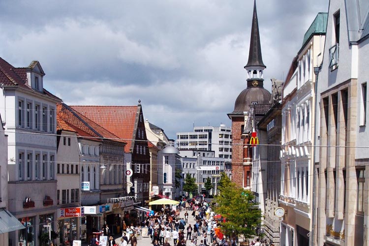 Oldenburgs Fußgängerzone ist die erste dieser Größenordnung bundesweit gewesen und sorgte seinerzeit für viel Aufsehen.