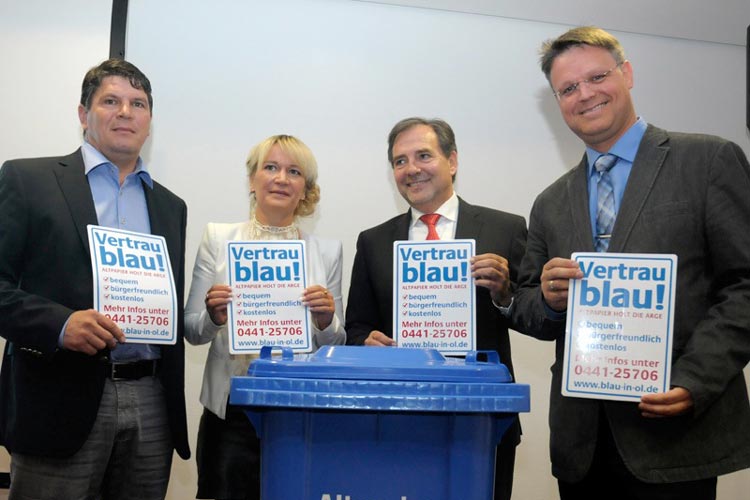 Ulrich Kinner sowie Oliver Springer, Kerstin Meyer und Carsten Heine wollen auch künftig Altpapier in Oldenburg einsammeln.