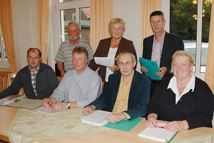 Stellten ihre Sicht zur Bahnumfahrung dar: Jens Kuck, Wolfgang Eber, Dieter Ahlers, Sigrun Spaeth, Ernst Aumann, Hans-Gerd Tabke und Claudia Schindler.