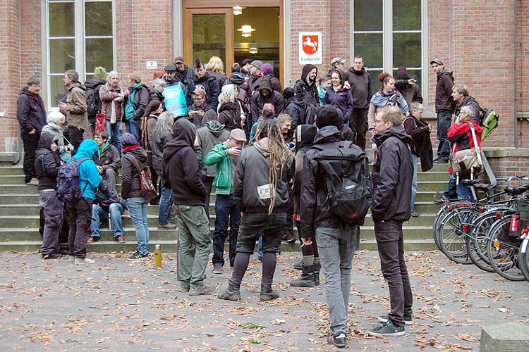 Im Oldenburger Landgericht wurde die Räumungsklage der Stadt Oldenburg gegen die Wagenburg verhandelt.