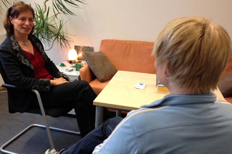 Jede achte Frau in Deutschland ist von Brustkrebs betroffen. Um das Risiko so gering wie möglich zu halten, gibt es ein umfangreiches Vorsorgeangebot. Katrin Zempel-Bley sprach darüber mit Dagmar Lienau, Leiterin der Krebsberatungsstelle im Gesundheitsamt Oldenburg.