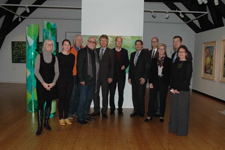 Künstler, Organisatoren, Sponsoren und Schirmherr Gerd Schwandner stellten gemeinsam die neue Ausstellung GreenArt2 – Die Kunst, den Grünkohl zu sehen vor.