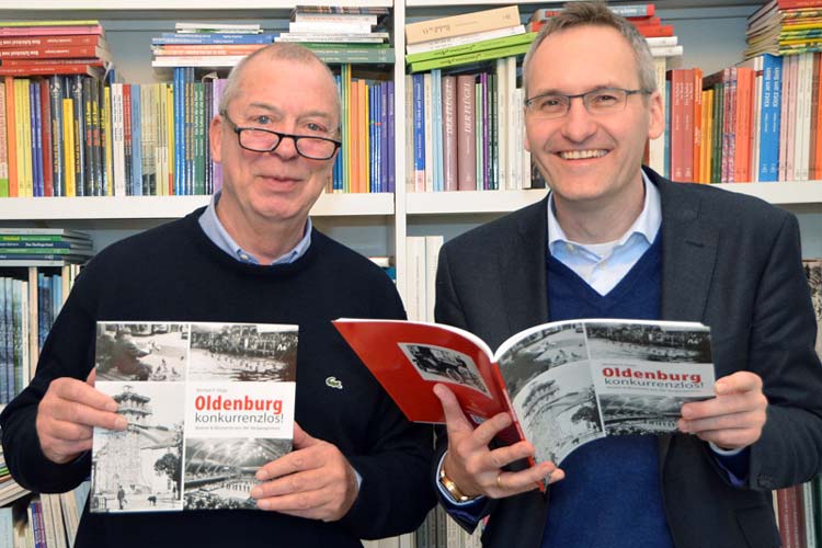 Michael Hopp und Verleger Florian Isensee präsentierten das Buch Oldenburg konkurrenzlos.
