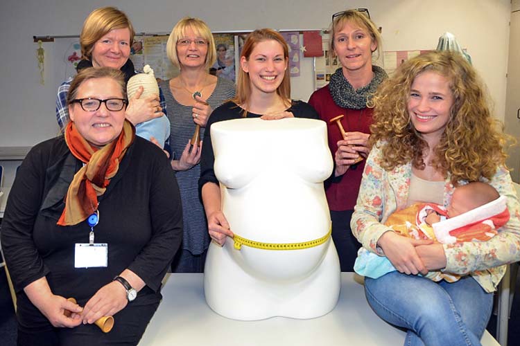 Irmi Krause, Inge Hocke, Annika Brotzmann, Sabine Menke, Ines Eusebio Gonzales und Tammy Theilken sind begeisterte bzw. werdende Hebammen.