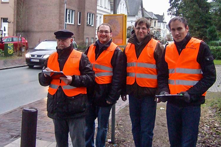 Zählten das Verkehrsaufkommen der Radfahrer an der Auguststraße in Oldenburg: Ratsherr Joachim Voß, Fraktionsmitarbeiter Daniel Kaszanics, Ratsherr Olaf Klaukien und Fraktionsmitarbeiter Markus Berg.