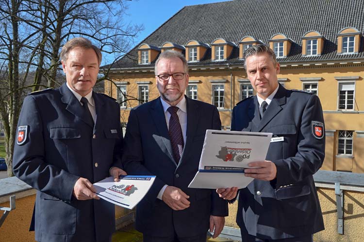 Dieter Buskohl, Johann Kühme und Markus Wallenhorst stellten die Verkehrsunfallstatistik für die Polizeidirektion Oldenburg vor.