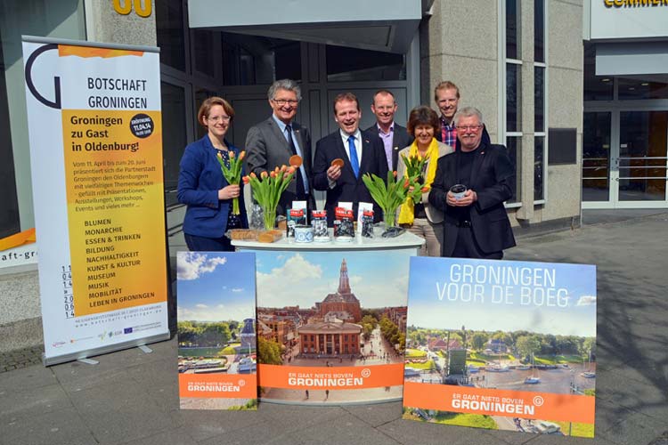 Marjet Melzer-Ahrnken von der Oldenburger Wirtschaftsförderung, Oberbürgermeister Gerd Schwandner, Joost van Keulen, Wirtschaftsdezernent aus Groningen, Ina Lehnert-Jenisch von der Oldenburger Wirtschaftsförderung sowie die beiden Botschafter Alex Leuning und Norbert Egdorf stellten die Botschaft Groningen vor.
