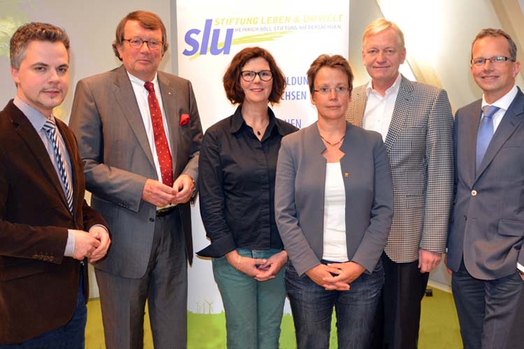 Diskutierten über die WWF-Studie zum Jade-Weser-Port: Felix Jahn, John Niemann, Moderatorin Susanne Menge, Beatrice Claus, Prof. Dr. Frank Ordemann und Holger Banik.