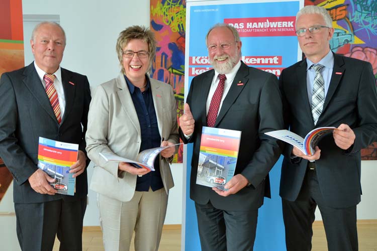 Die Handwerker in Oldenburg spüren die Konsumlaune. Manfred Kater, Helma Hartgen, Wilfried Müller und Klaus Hurling stellten die HWK-Konjunkturumfrage vor.