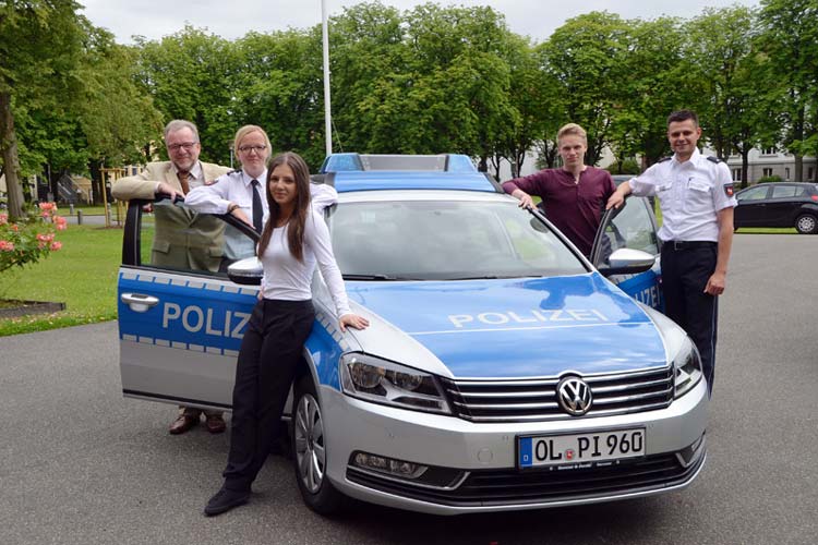 Bevor ihre Ausbildung zum Polizist beginnt, lernten Adriana Wojtke und Jonas Osmer den Polizeipräsidenten Johann Kühme und ihre zukünftigen Kollegen Janina Schäfer und Stefan Merhauer kennen.