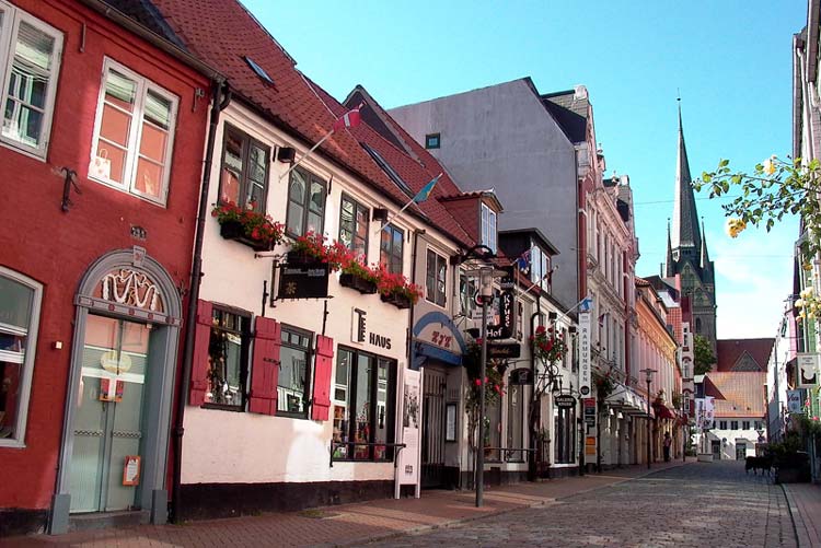 Die Oldenburger Innenstadt soll attraktiver werden. Als Vorlage könnte die Rote Straße in Flensburg dienen.