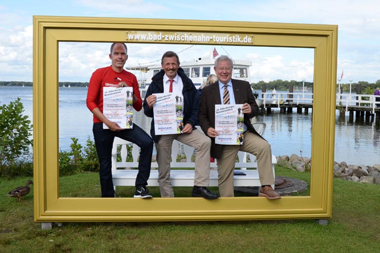 Organisator Falk Ohlenbusch, Kurdirektor Peter Schulze und Bürgermeister Dr. Arno Schilling (von links) wünschen sich eine störungsfreie Triathlon-Veranstaltung.