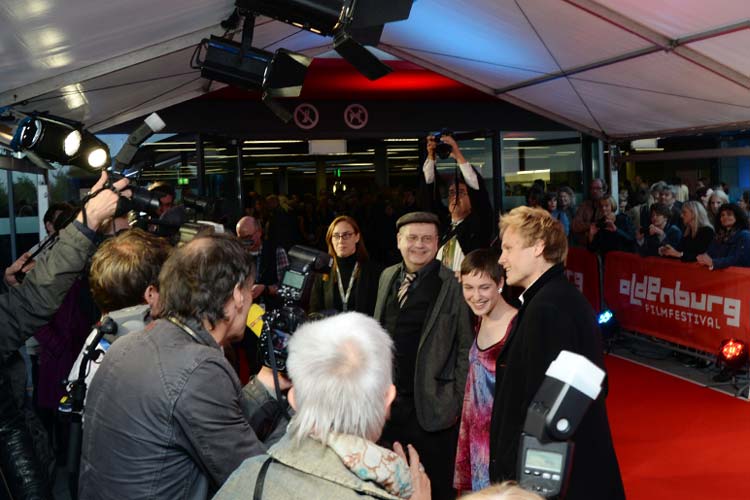 Regisseur Christian Frosch, Hauptdarstellerin Victoria Schulz, Hauptdarsteller Anton Spieker stellten am Eröffnungsabend des Oldenburger Filmfestes ihren Film Von jetzt an kein Zurück vor.