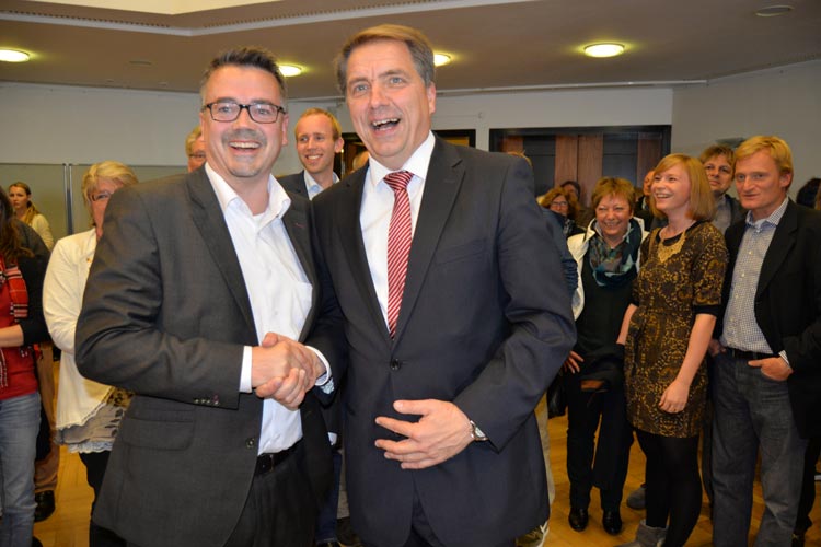 Christoph Baak gratulierte Jürgen Krogmann, der am 1. November sein neues Amt als Oberbürgermeister von Oldenburg antritt.