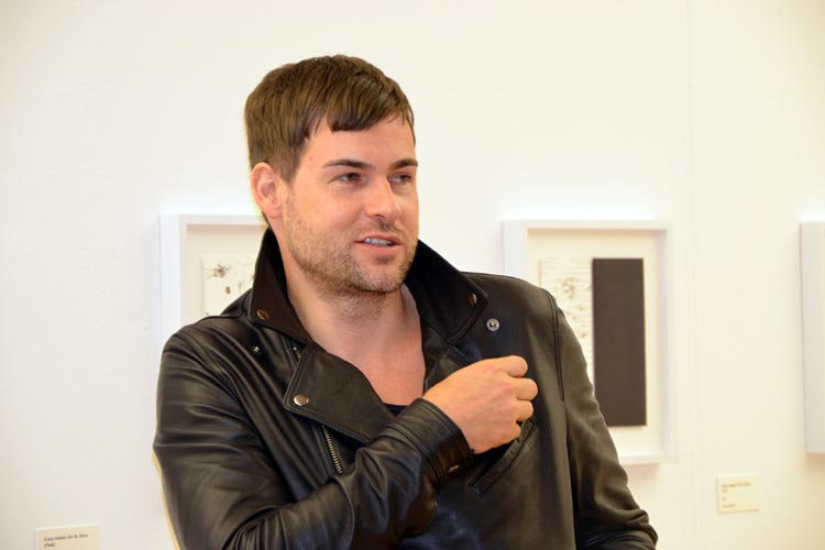 rDer Berliner Künstler Ralf Ziervogel hat die mit 20.000 Euro dotierte Auszeichnung Horst-Janssen-Grafikpreis der Claus Hüppe-Stiftung erhalten.