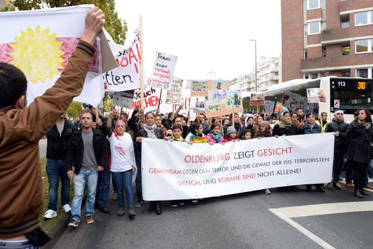Unter dem Motto Oldenburg zeigt Gesicht wurde gegen die Terrormiliz Islamischer Staat (IS) und zur Solidarität mit Syrien und Nordirak demonstriert.