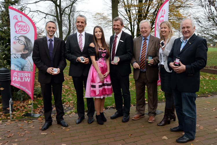 Stellten das neue Gratis-WLAN vor: Robert Seidel (free-key Agentur Yakanti), Walter und Stefanie Innerebner (IT-Innerebner), Bürgermeister Dr. Arno Schilling, Kurdirektor Peter Schulze, Ina Schuler (Bad Zwischenahner Touristik) und Geschäftsmann Klaus Wolf.