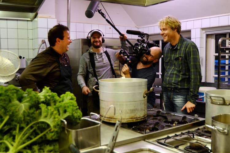 In der Küche des Bümmersteder Kruges ging ein Fernsehteam von Galileo (ProSieben) der Frage nach, ob Oldenburger Grünkohl in New York punkten kann.