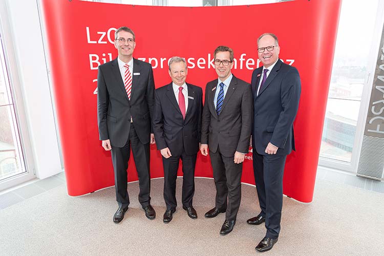 Stellten die LzO-Bilanz für 2014 vor: Jürgen Rauber, Vorstandsmitglied, Gerhard Fiand, Vorsitzender des Vorstands, Harald Tölle, stellvertretender Vorsitzender des Vorstands, Michael Thanheiser, Vorstandsmitglied.