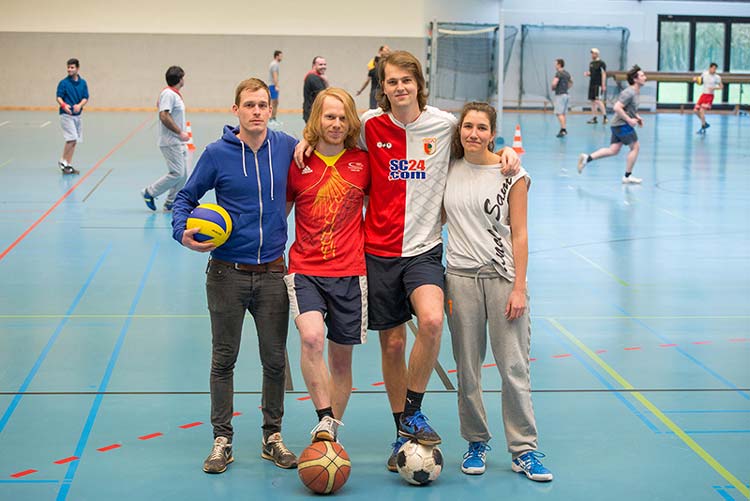 Sebastian Banse, David Scholz, Ingo Gerhardt und Micòl Feuchter sind vier von acht Leitern des Projekts Refugees Welcome in Sports an der Uni Oldenburg.