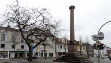 siegessaeule-am-friedensplatz-oldenburg