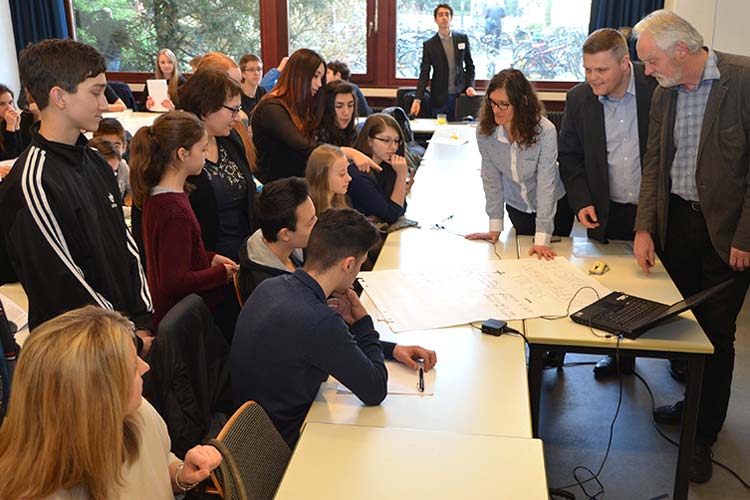 36 Schüler aus Polen, Bulgarien und Deutschland mit ihren Begleitern befinden sich eine Woche in der Denkwerkstatt.