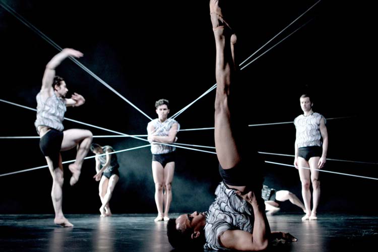 Ein Blick – Ein Fenster lautet der erste Teil der neuen Choreographie der BallettCompagnie Oldenburg, der sich mit dem Leben von Fréderic Chopin und George Sand beschäftigt.