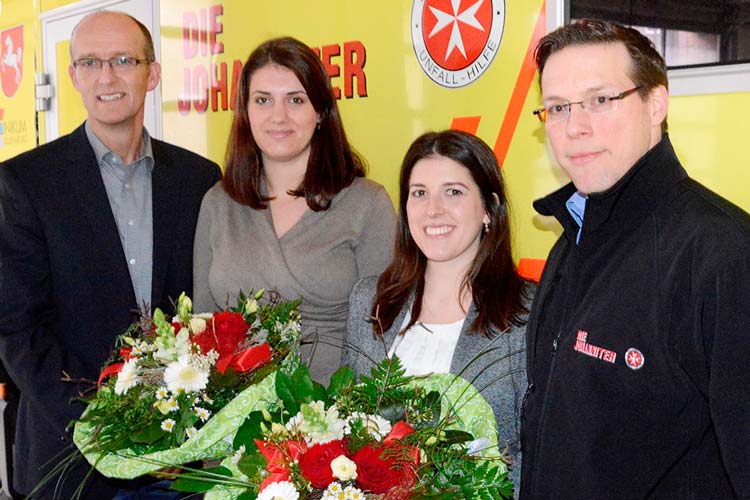 jDie Studierenden der Jade Hochschule Oldenburg Alexandra Kolozis und Marian Pajunk haben ein Sensorshirt bzw. eine Notruf-App entwickelt.