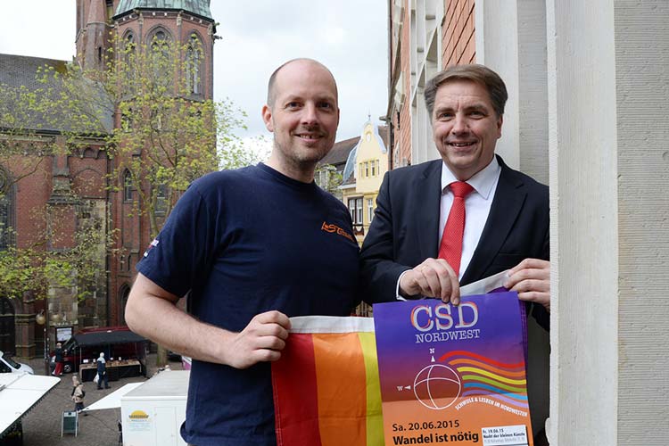 Kai Bölle und Jürgen Krogmann stellten den 2015er CSD-Programmreigen für Oldenburg vor.