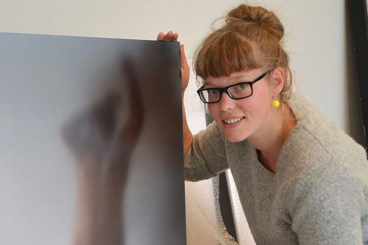 Geeske Janßen bereitet ihre Ausstellung im Stadtmuseum Oldenburg vor, wo sie am kommenden Montag den Förderpreis der Kulturstiftung der Öffentlichen Versicherungen entgegennimmt.