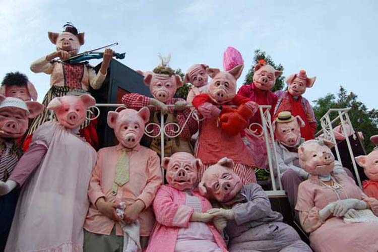 Eröffnet wird  der Oldenburger Kultursommer vom Maskentheater des Bremer Blaumeier-Ateliers mit ihrem Stück die Schweinebande.