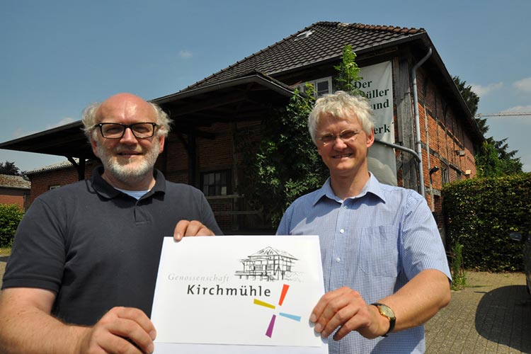 Bernhard Kühne und Martin Wichelmann werben um Genossen, um die Mühle Rostrup kaufen zu können.