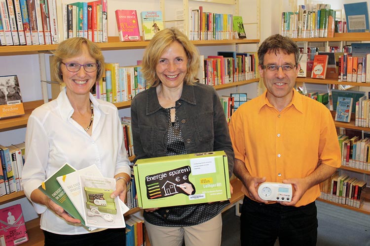 Die Stadtbibliothek Oldenburg bietet gemeinsam mit dem Umweltbundesamt das Stromsparpaket für Bibliotheken an. Mit einem Strom-Messgerät können Elektrogeräte als Stromfresser entlarvt werden.