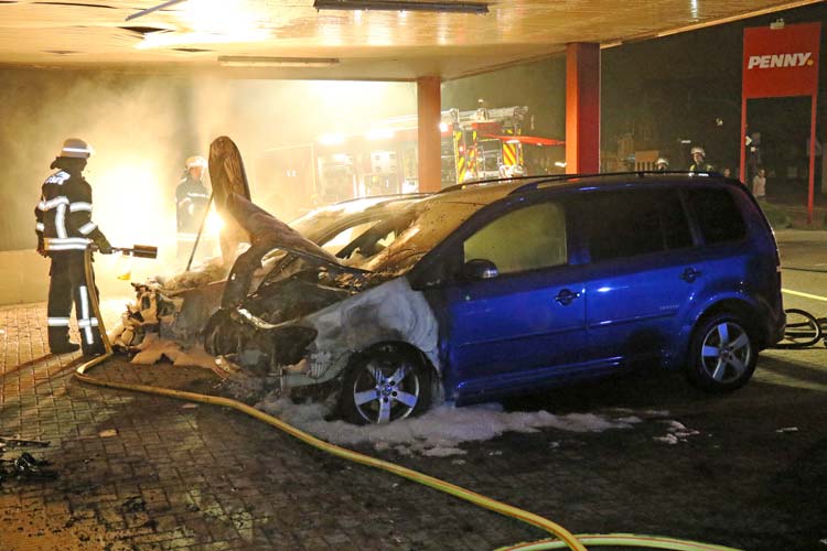 Die Polizei ist auf der Suche nach dem Auto-Brandstifter und bittet die Bevölkerung um Mithilfe.