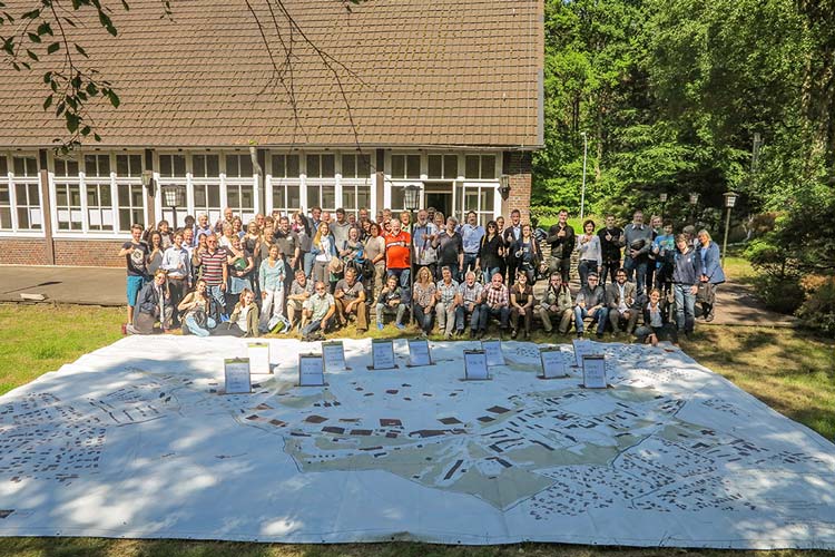 Im Juni trafen sich Bürger, um ihre Ideen zum Oldenburger Fliegerhorst einzubringen. Die Ergebnisse der Workshops können in der Dokumentation nachgelesen werden.