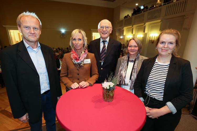 Rita Wick, Gerd Pommer und Christiane kern vom DemenzNetz Oldenburg mit den Referenten Franz Theuring und Eske Gertje.