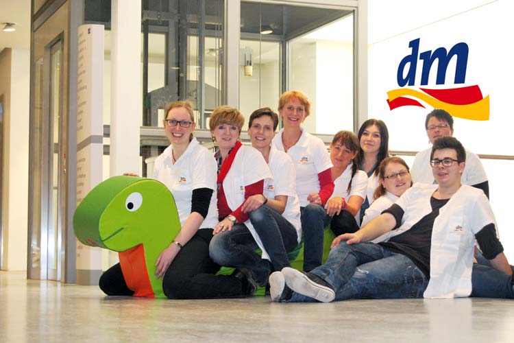 Der Drogeriemarkt dm in Oldenburg zieht von der Lange Straße 84 in die Achternstraße 4-5 und wird von 400 auf 1060 Quadratmeter erweitert.