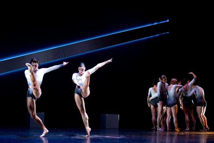 Antoine Jully, Chefchoreograf der BallettCompagnie Oldenburg, choreografiert Dumbarton Oaks im Oldenburgischen Staatstheater.