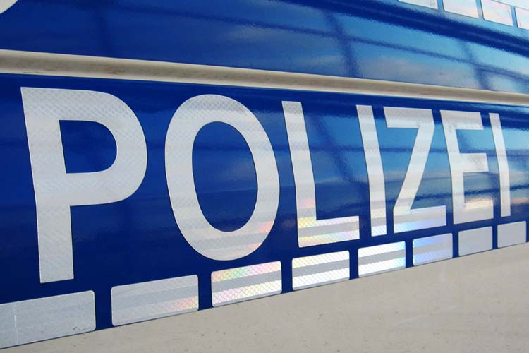 Die Polizei hat einen Tatverdächtigen nach einer tödlichen Messerstecherei in Oldenburg festgenommen.