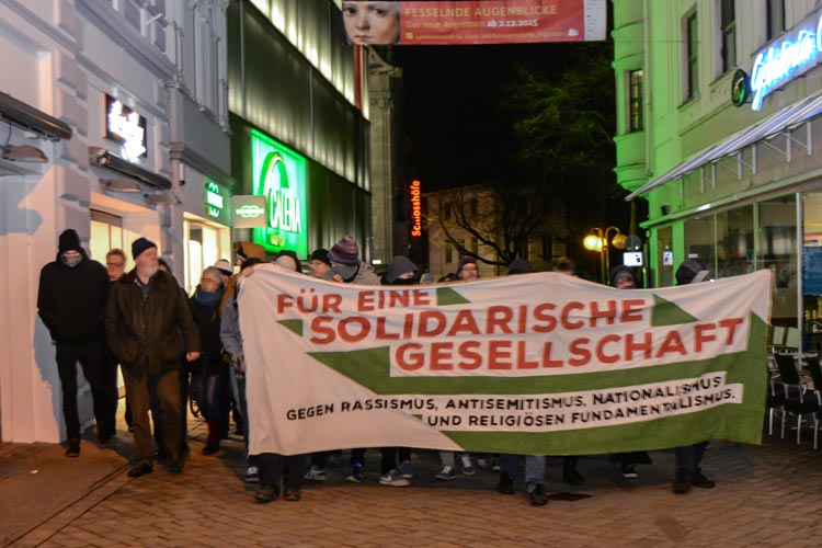 Rund 250 Demonstranten zogen gestern Abend durch die Oldenburger Innenstadt.