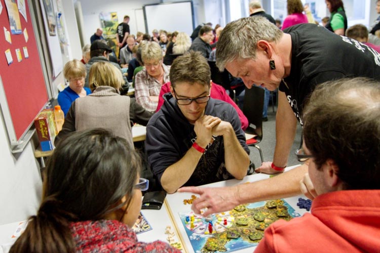 In der Bremer Volkshochschule finden die 9. Bremer Spiele-Tage statt. Auf drei Etagen werden mehr als 1000 Spiele vorgestellt.