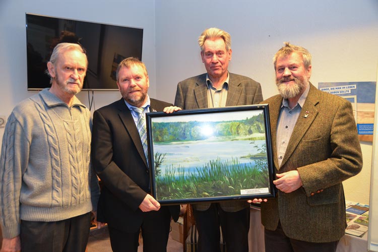 Hubert Fenske, Rüdiger Wohlers, Remmer Akkermann und Dr. Thomas Clemens fürchten um den Bestand der Ahlhorner Fischteiche.