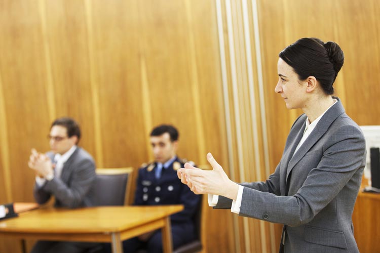 Franziska Kleinert, Yassin Trabelsi und Leander Lichti in der Probe zu Terror.