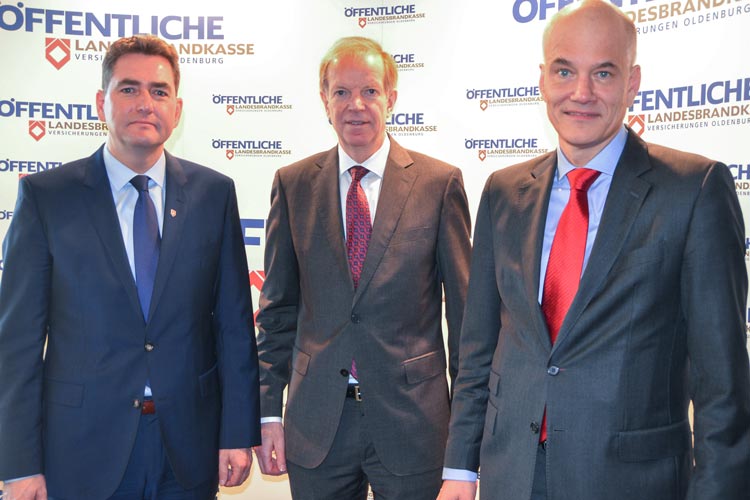 Jürgen Müllender, Franz Thole und Dr. Ulrich Knemeyer vom Vorstand der Öffentlichen Versicherungen stellten das Jahresergebnis 2015 vor.