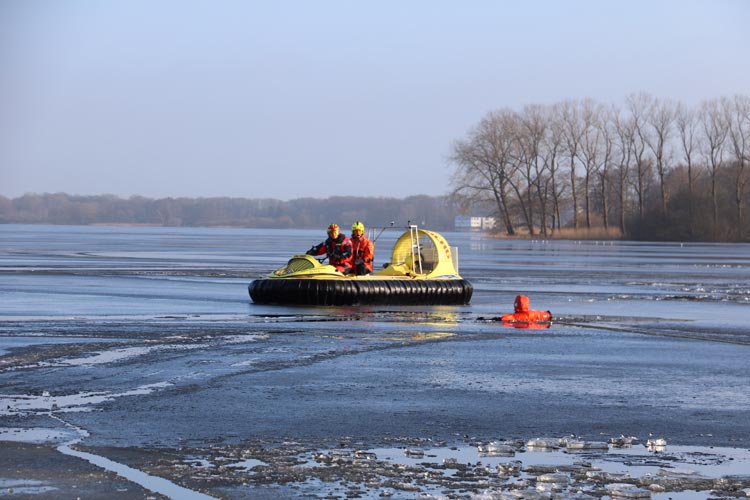 Die Eisübungen fanden auf dem Zwischenahner Meer in der Rostruper Bucht am Westufer bereits statt.