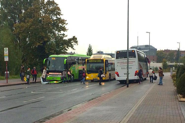 Die Situation beim Ein- und Aussteigen an der Haltestelle Karlstraße ist gefährlich.