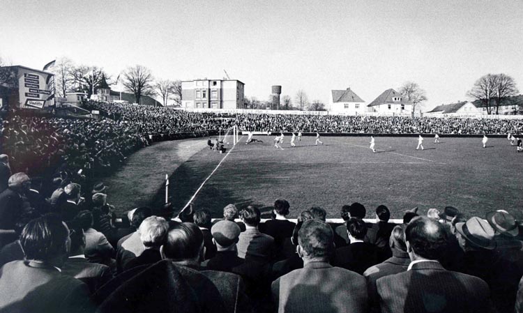 Die Hölle des Norden, das VfB Oldenburg-Stadion in Donnerschwee, 1960er Jahre.