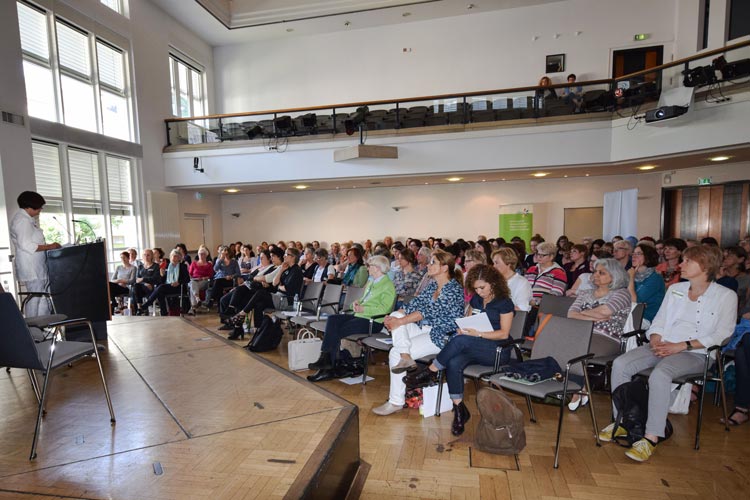 Heute tagten rund 170 Fachkräfte und Ehrenamtler im Kulturzentrum PFL, um sich über die besonderen Probleme von geflüchteten Frauen und Mädchen auseinanderzusetzen.