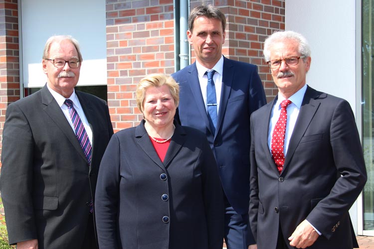 nlässlich des 8. Genossenschaftstages Weser-Ems in Rastede trafen sich Niedersachsens Sozialministerin Cornelia Rundt, die Verbandsdirektoren des Genossenschaftsverbandes Weser-Ems Georg Litmathe und Johannes Freundlieb sowie GVWE-Abteilungsleiter Harald Lesch.